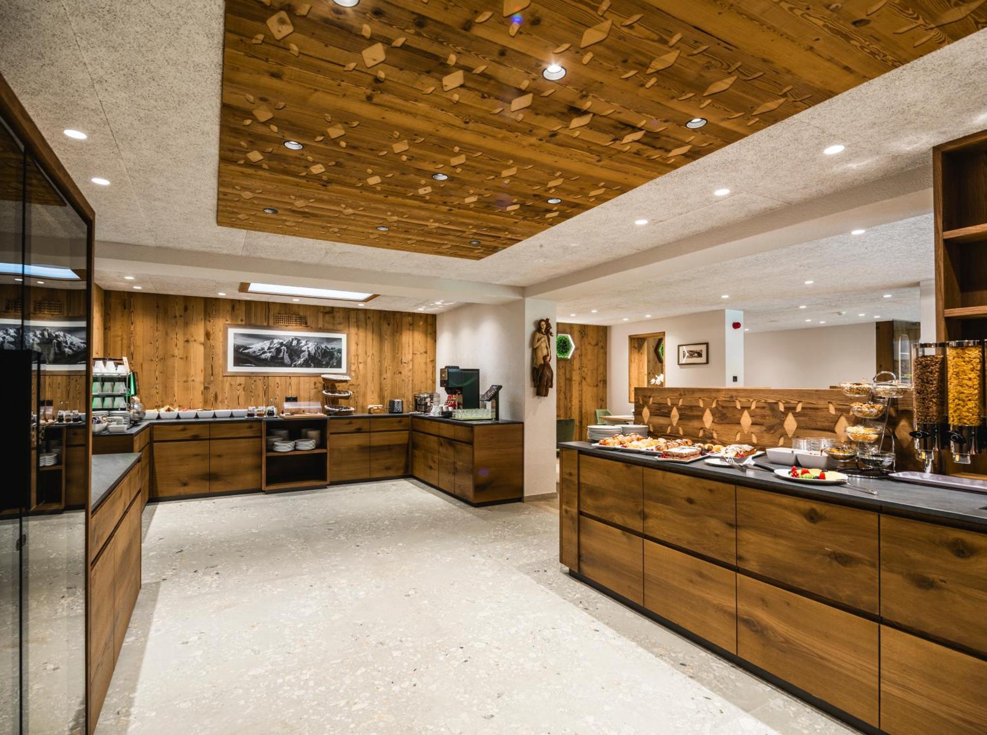 Hotel Vernel Santa Cristina Val Gardena Bagian luar foto