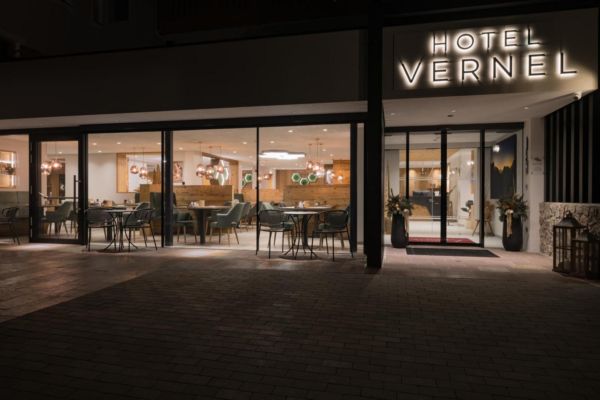 Hotel Vernel Santa Cristina Val Gardena Bagian luar foto